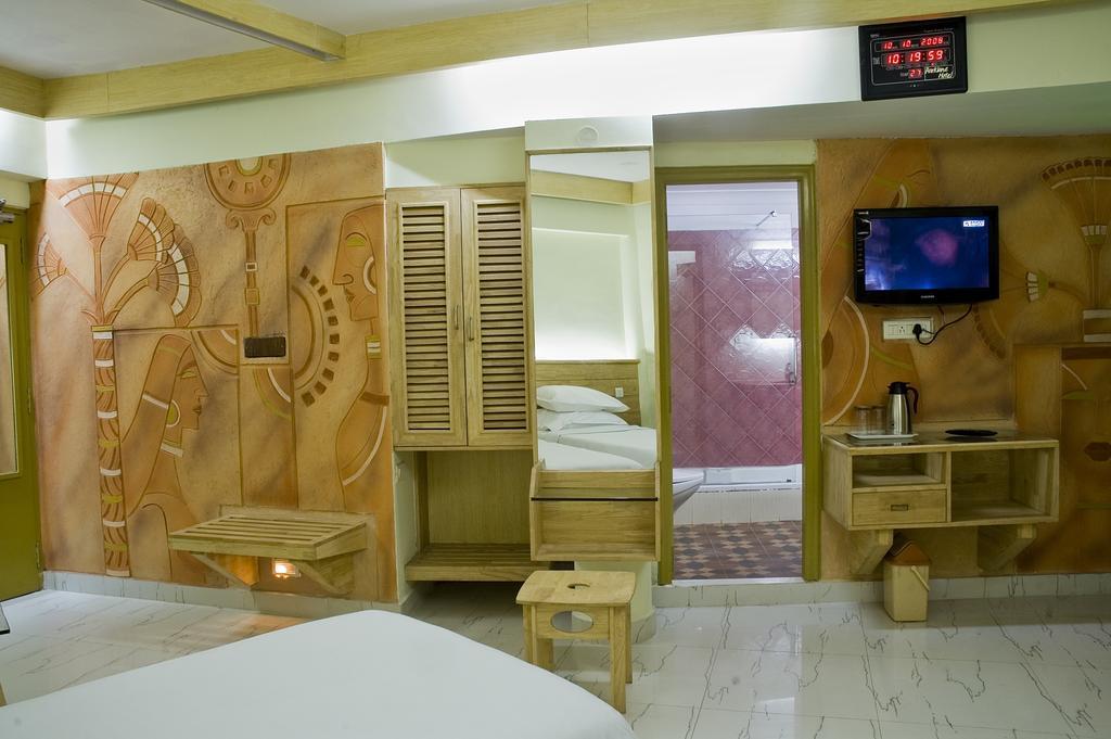 Parklane Hotel Mysore Esterno foto