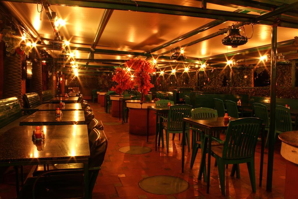 Parklane Hotel Mysore Esterno foto