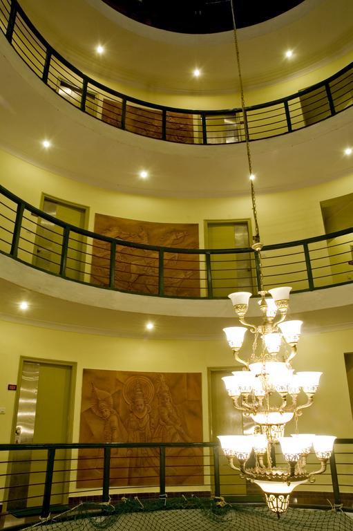 Parklane Hotel Mysore Esterno foto