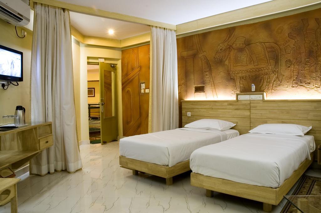 Parklane Hotel Mysore Esterno foto