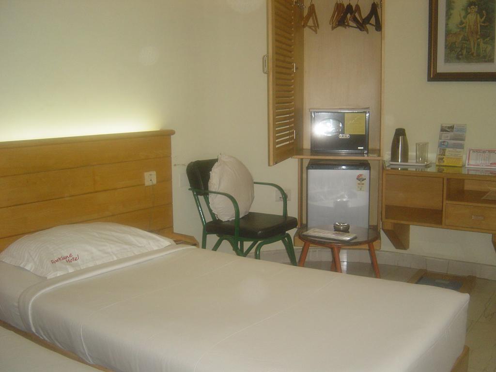 Parklane Hotel Mysore Esterno foto