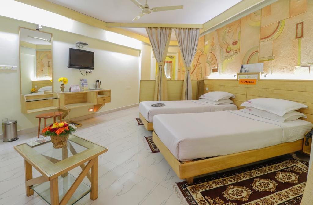 Parklane Hotel Mysore Esterno foto