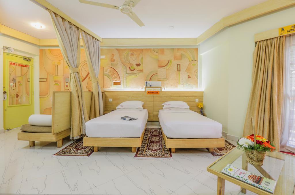 Parklane Hotel Mysore Esterno foto