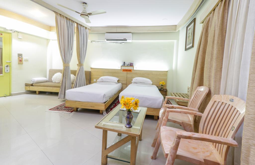 Parklane Hotel Mysore Esterno foto